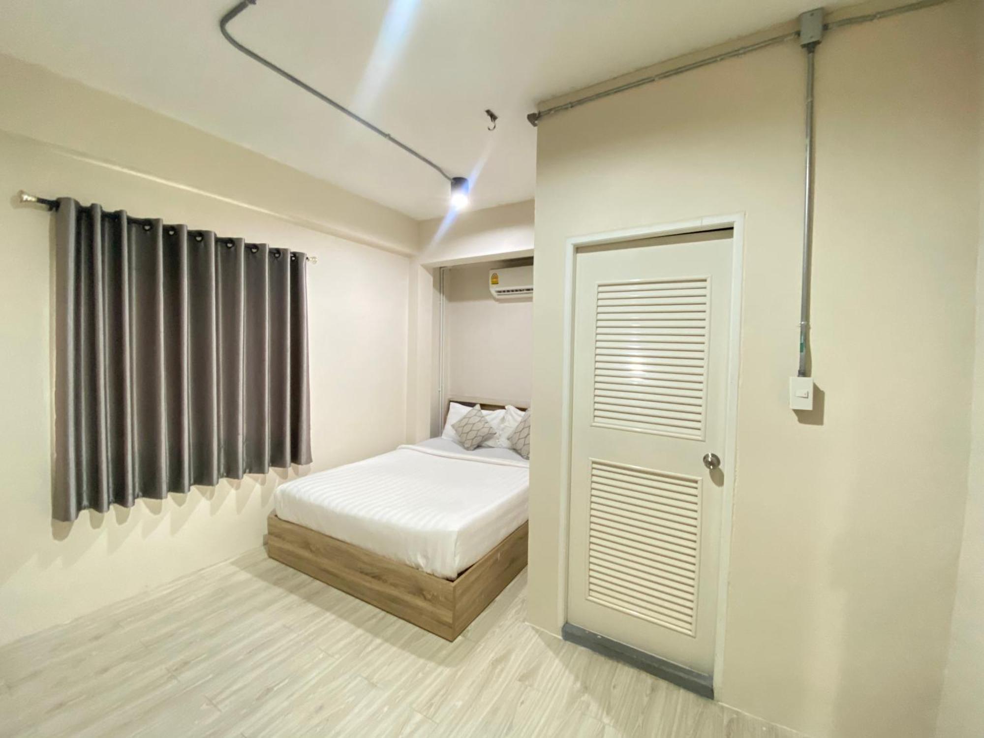 ซับรูมโฮเทล Subroom Hotel Surat Thani Bagian luar foto